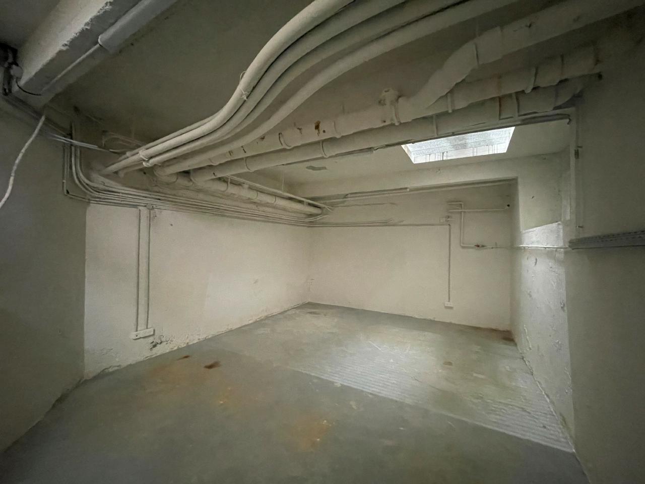 Local d'activité Issy-les-Moulineaux 123m² Location local d'activité Issy-les-Moulineaux Hauts-de-Seine OLACT2421542 1